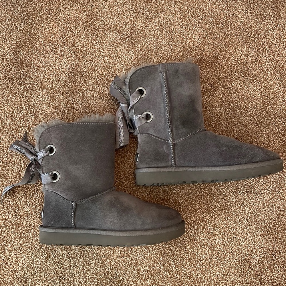 UGG Customizable Bailey Bow charcoal size 6